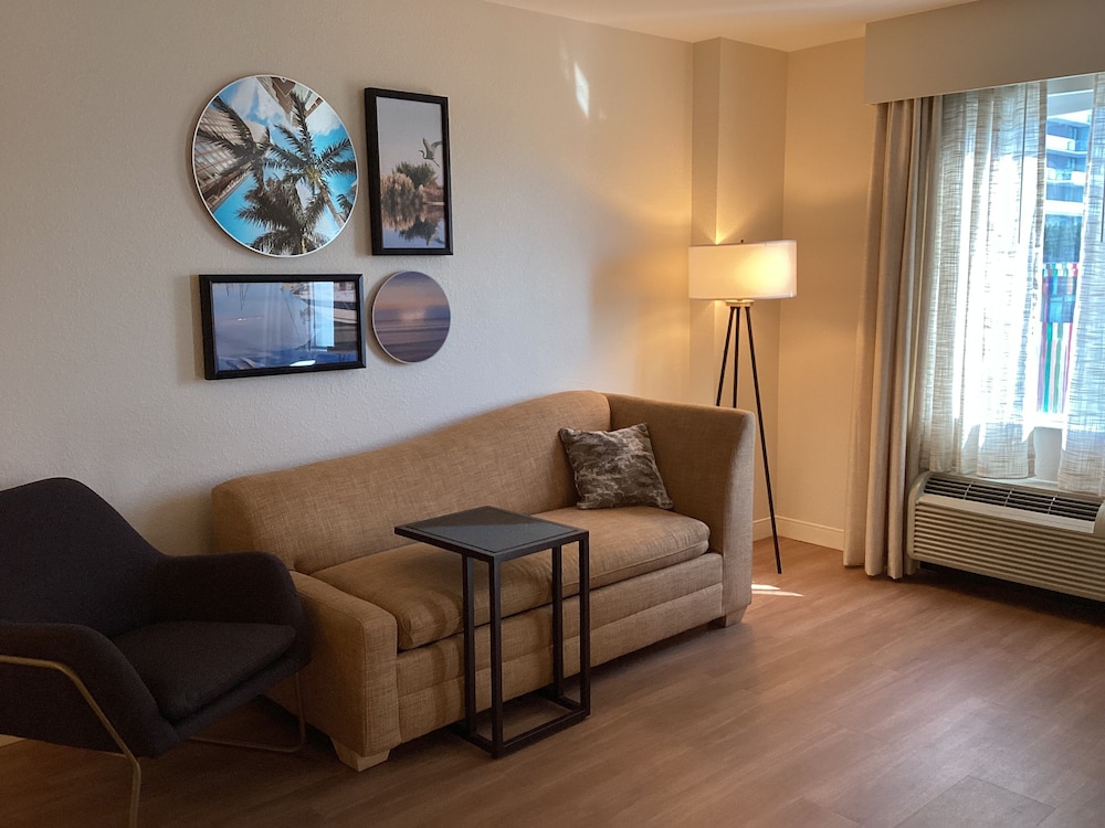 Hampton Inn & Suites Miami/Brickell-Downtown — Hotel rooms in Miami, Florida