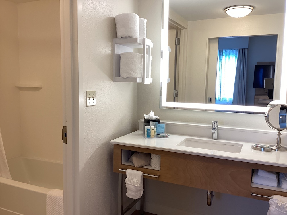 Hampton Inn & Suites Miami/Brickell-Downtown — Hotel rooms in Miami, Florida