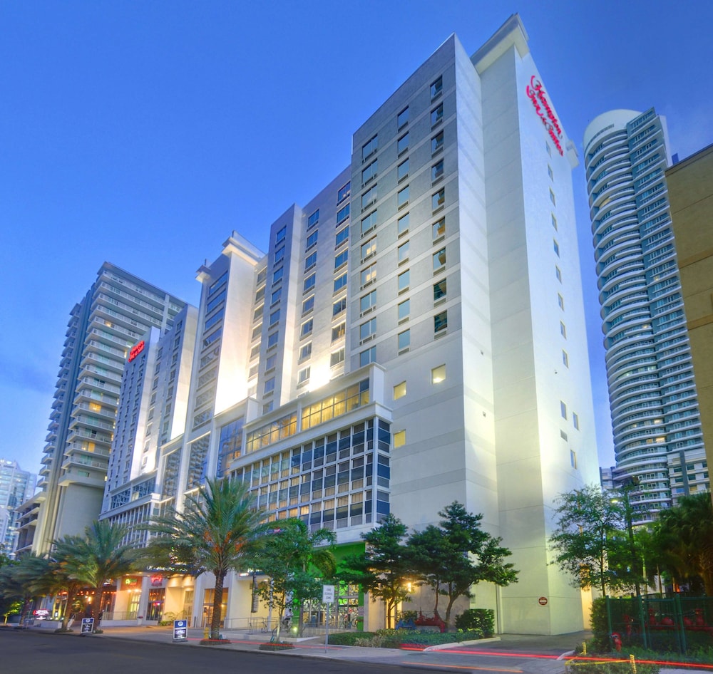 Hampton Inn & Suites Miami/Brickell-Downtown — Hotel building in Miami, Florida