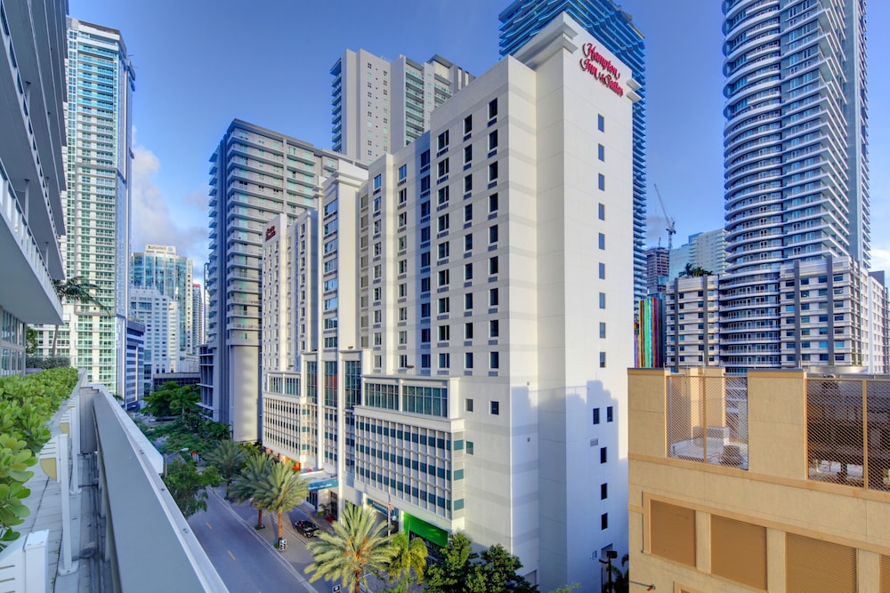 Hampton Inn & Suites Miami/Brickell-Downtown — Hotel building in Miami, Florida