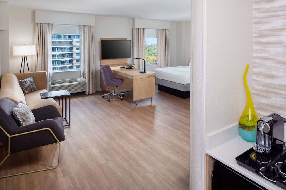 Hampton Inn & Suites Miami/Brickell-Downtown — Hotel rooms in Miami, Florida