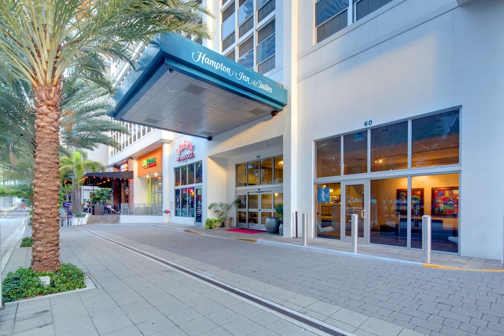 Hampton Inn & Suites Miami/Brickell-Downtown — Hotel building in Miami, Florida