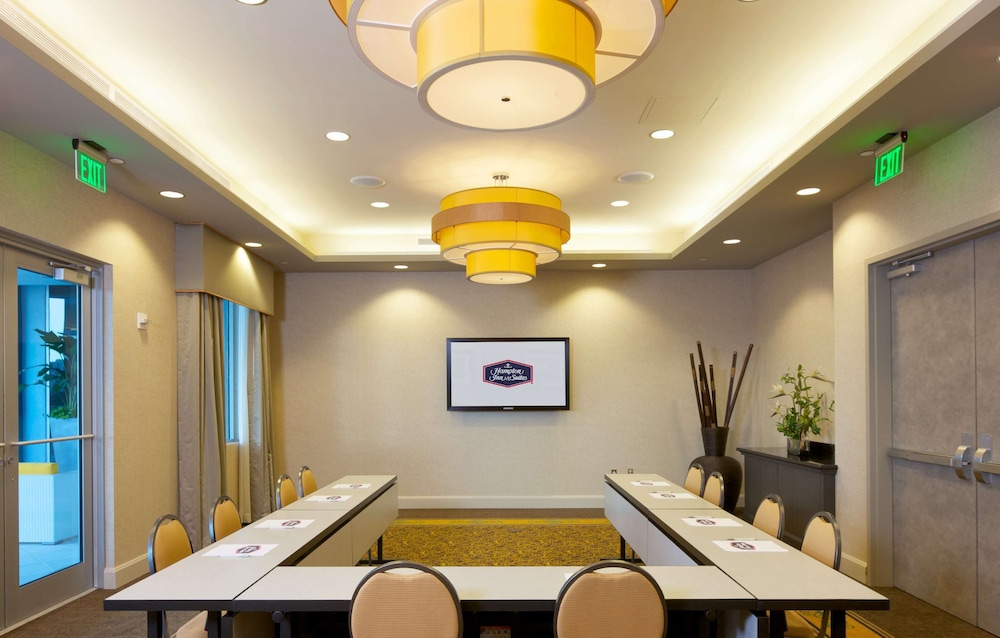 Hampton Inn & Suites Miami/Brickell-Downtown — Hotel building in Miami, Florida