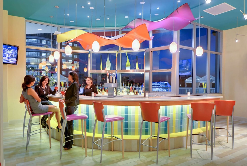 Hampton Inn & Suites Miami/Brickell-Downtown — Restaurant & bars in Miami, Florida