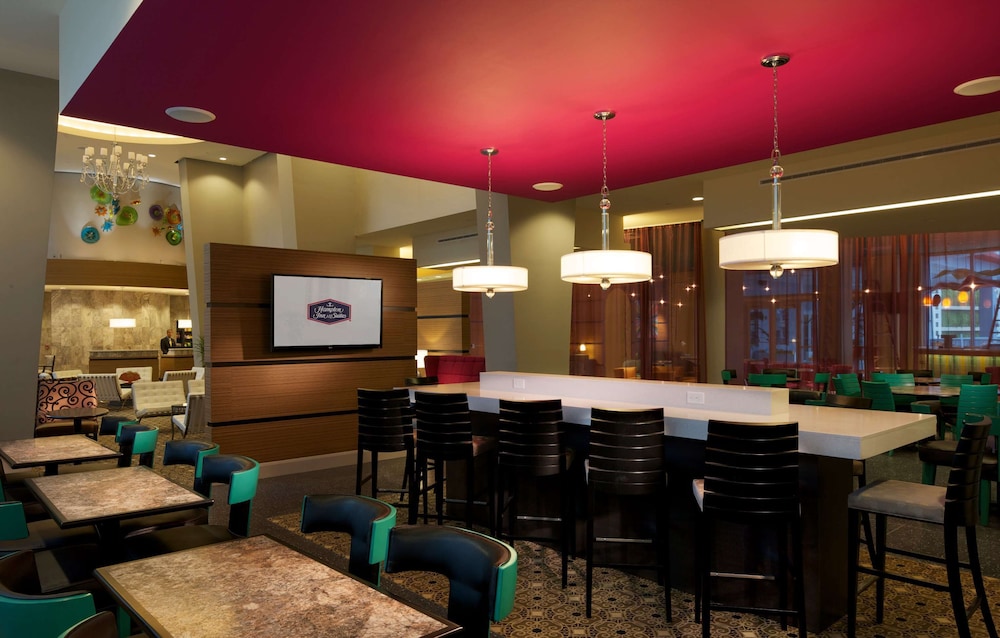 Hampton Inn & Suites Miami/Brickell-Downtown — Restaurant & bars in Miami, Florida