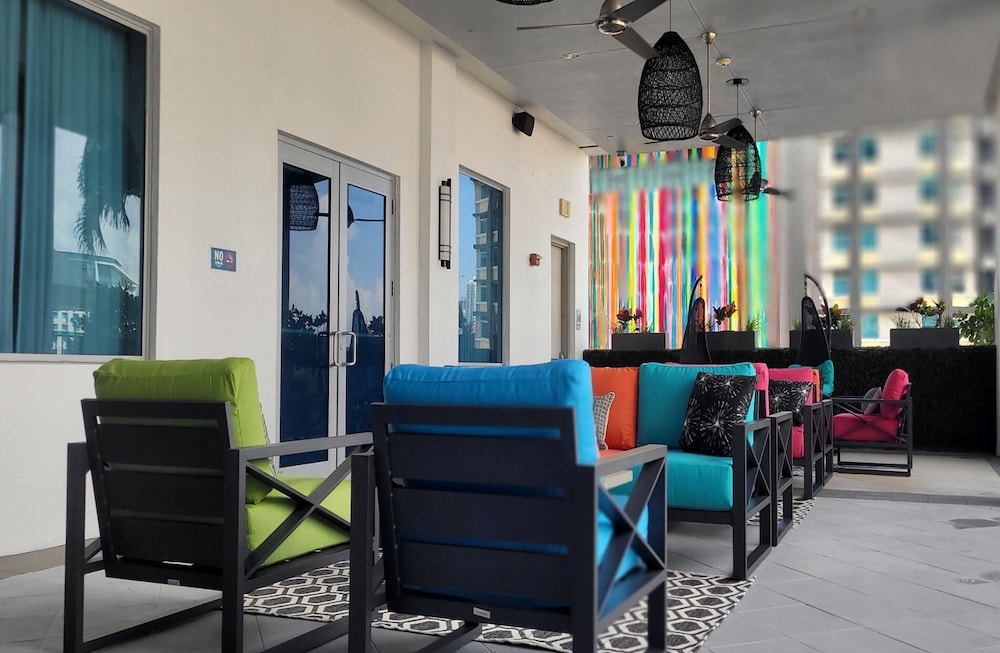 Hampton Inn & Suites Miami/Brickell-Downtown — Restaurant & bars in Miami, Florida