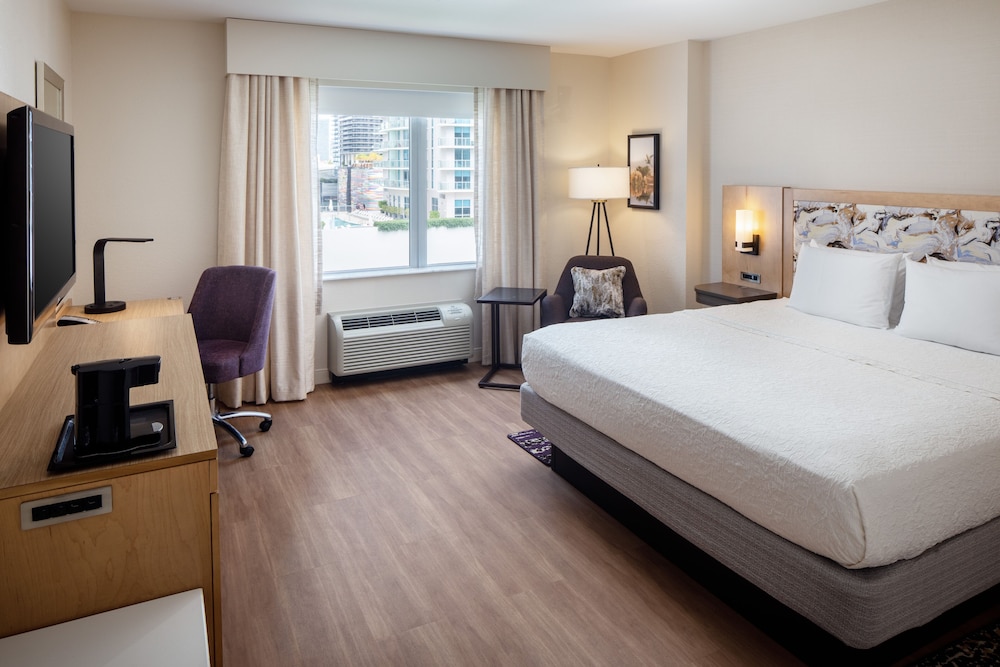 Hampton Inn & Suites Miami/Brickell-Downtown — Hotel rooms in Miami, Florida