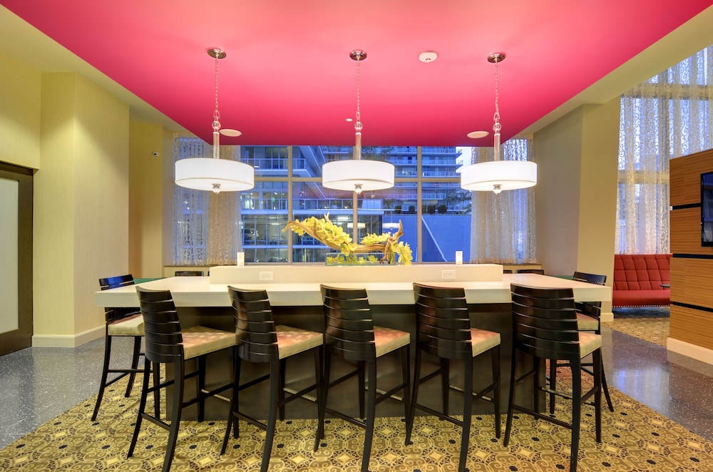 Hampton Inn & Suites Miami/Brickell-Downtown — Restaurant & bars in Miami, Florida