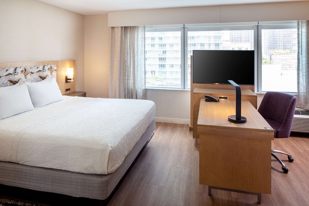 Hampton Inn & Suites Miami/Brickell-Downtown — Hotel rooms in Miami, Florida