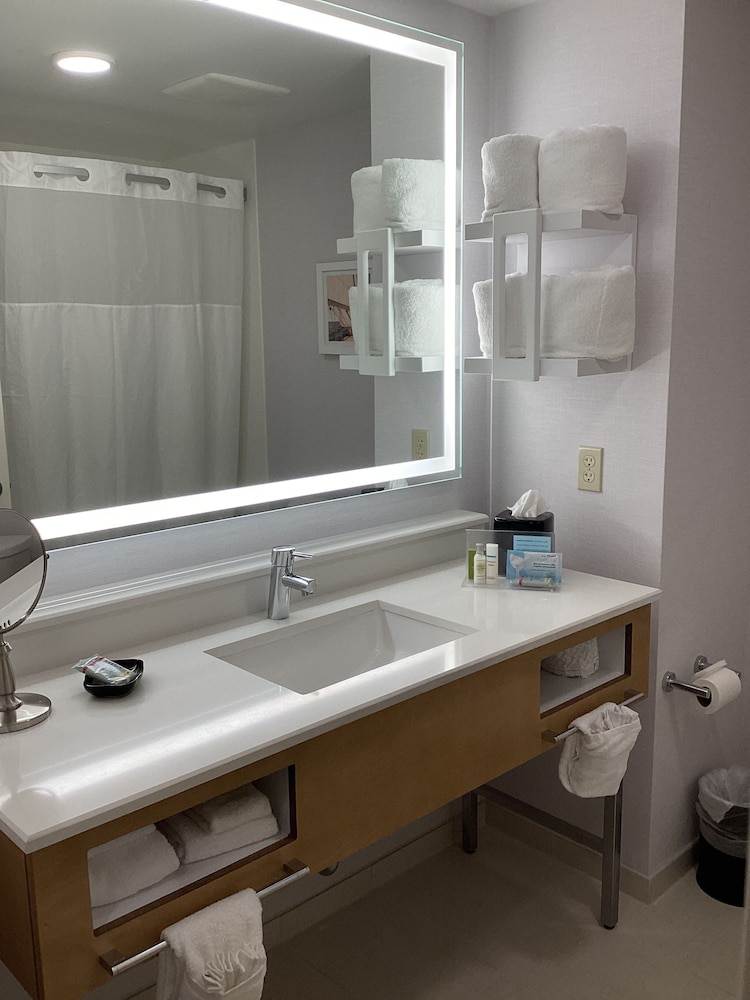 Hampton Inn & Suites Miami/Brickell-Downtown — Hotel rooms in Miami, Florida