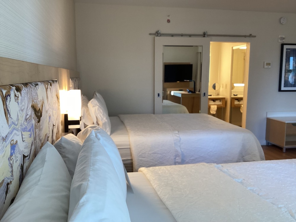 Hampton Inn & Suites Miami/Brickell-Downtown — Hotel rooms in Miami, Florida