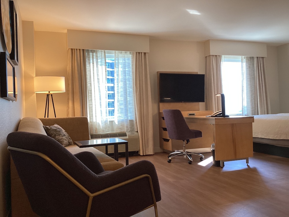 Hampton Inn & Suites Miami/Brickell-Downtown — Hotel rooms in Miami, Florida