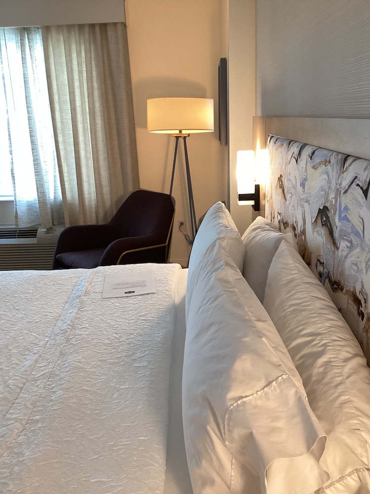 Hampton Inn & Suites Miami/Brickell-Downtown — Hotel rooms in Miami, Florida