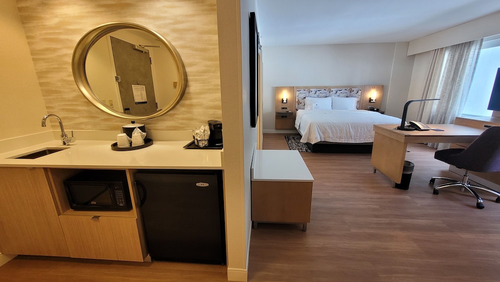 Hampton Inn & Suites Miami/Brickell-Downtown — Hotel rooms in Miami, Florida