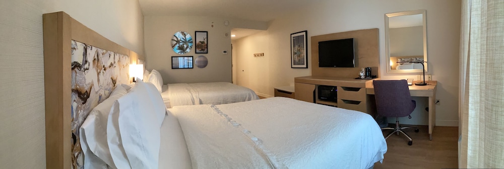 Hampton Inn & Suites Miami/Brickell-Downtown — Hotel rooms in Miami, Florida