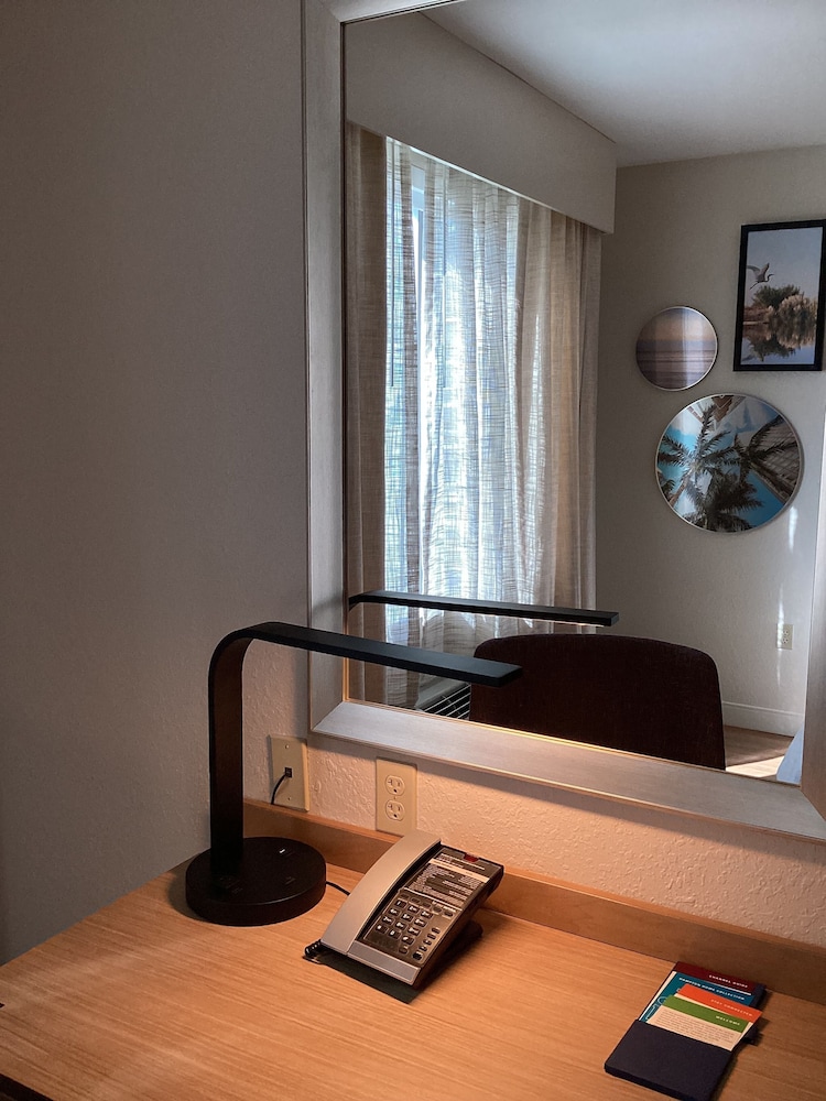 Hampton Inn & Suites Miami/Brickell-Downtown — Hotel rooms in Miami, Florida
