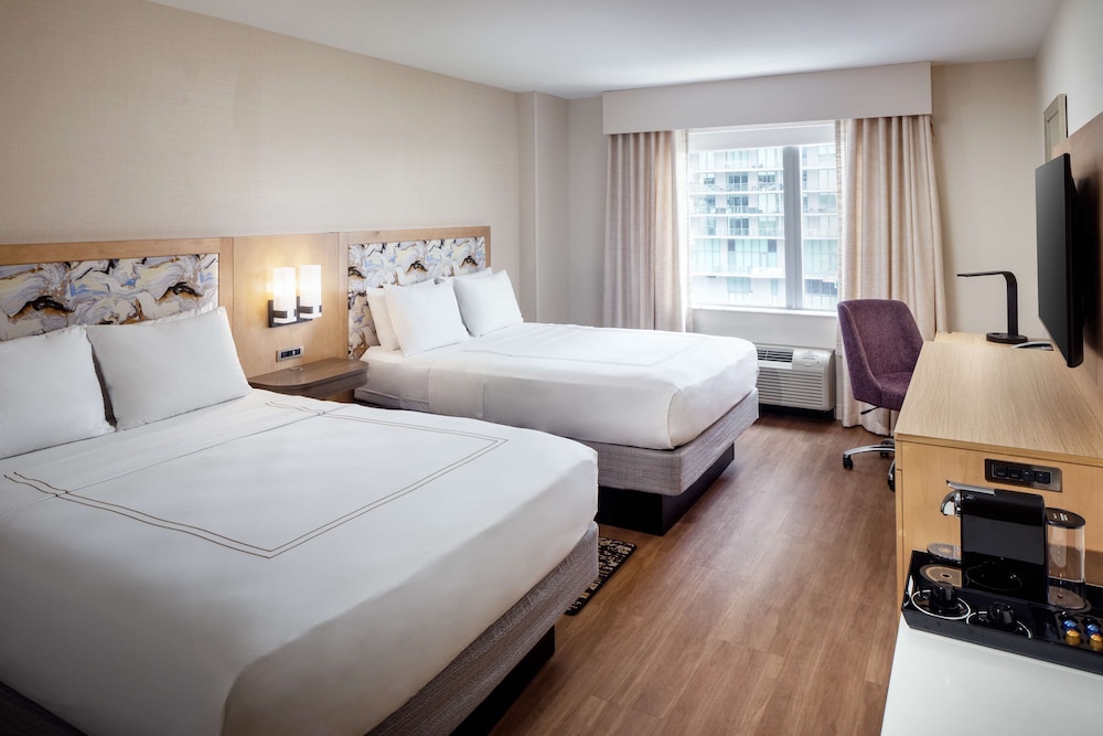 Hampton Inn & Suites Miami/Brickell-Downtown — Hotel rooms in Miami, Florida