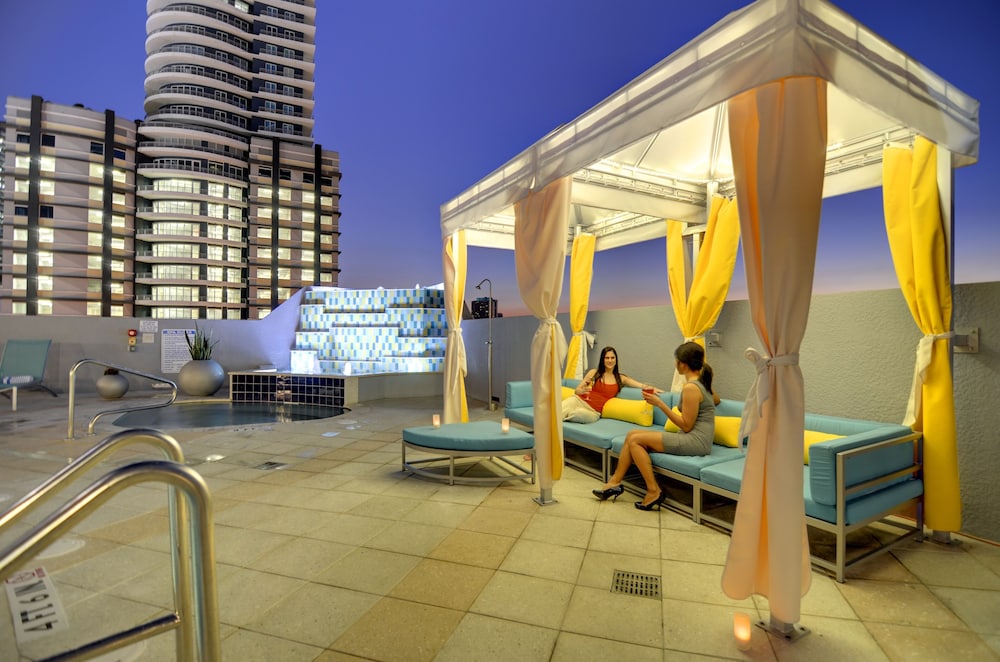 Hampton Inn & Suites Miami/Brickell-Downtown — Swimming pool in Miami, Florida