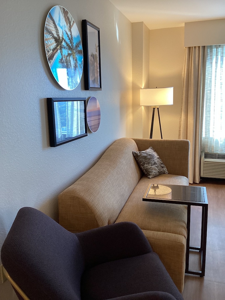 Hampton Inn & Suites Miami/Brickell-Downtown — Hotel rooms in Miami, Florida