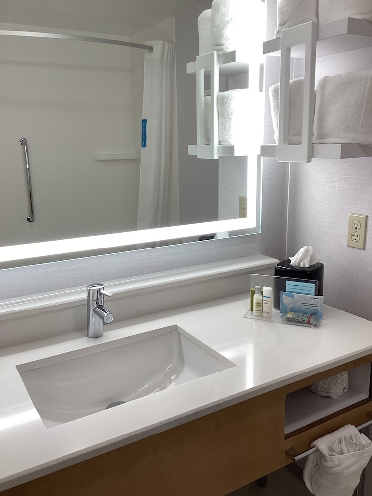 Hampton Inn & Suites Miami/Brickell-Downtown — Hotel rooms in Miami, Florida