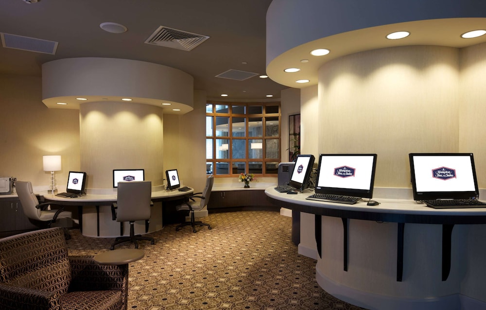 Hampton Inn & Suites Miami/Brickell-Downtown — Hotel building in Miami, Florida