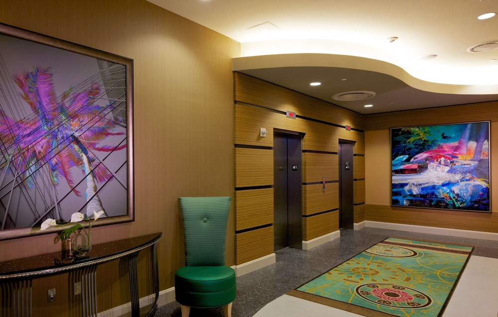 Hampton Inn & Suites Miami/Brickell-Downtown — Hotel building in Miami, Florida