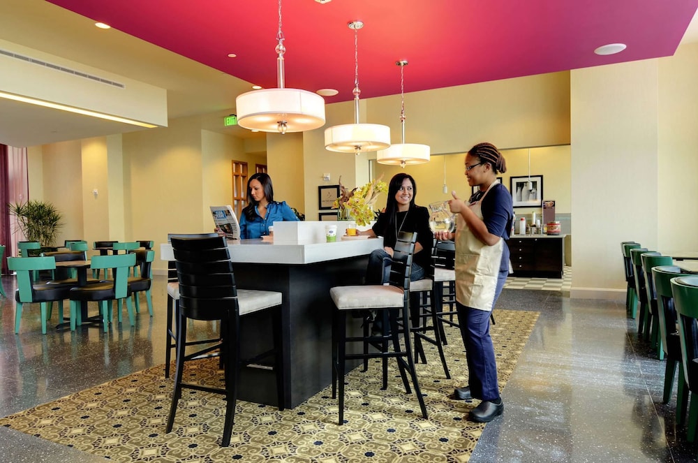 Hampton Inn & Suites Miami/Brickell-Downtown — Restaurant & bars in Miami, Florida