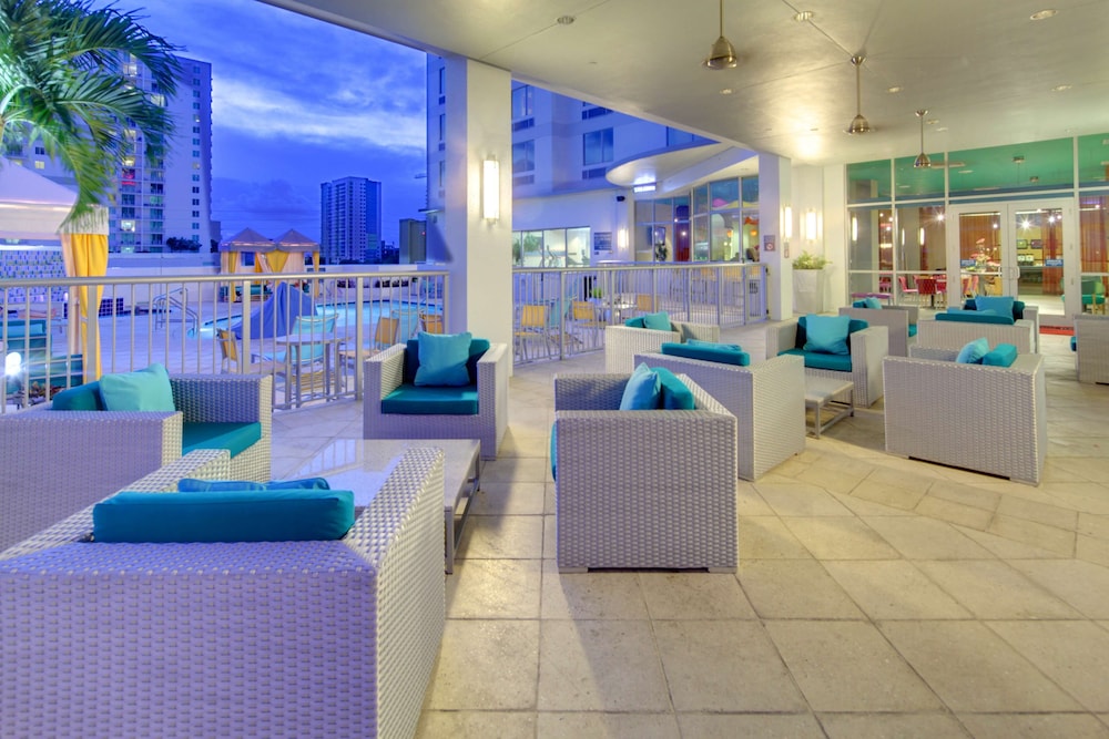 Hampton Inn & Suites Miami/Brickell-Downtown — Restaurant & bars in Miami, Florida