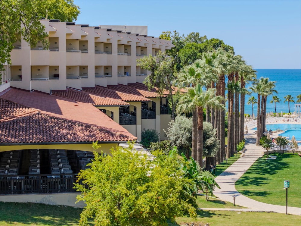 Club Melas PrivÃ© - All inclusive — Hotel building in Side