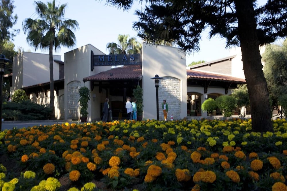 Club Melas PrivÃ© - All inclusive — Hotel building in Side