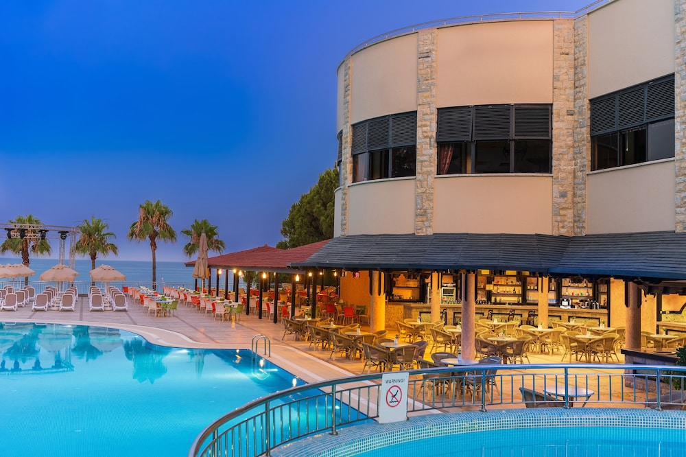 Club Melas PrivÃ© - All inclusive — Restaurant & bars in Side