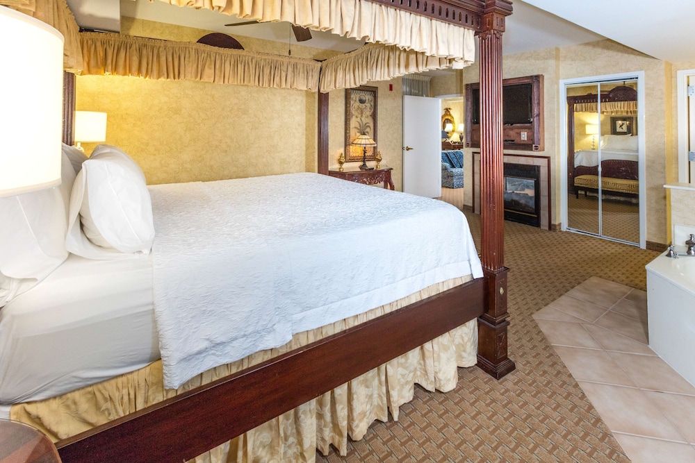 Hampton Inn and Suites Amelia Island Historic Harbor Front — Hotel rooms in Amelia Island, Florida