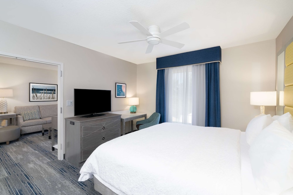 Hampton Inn and Suites Amelia Island Historic Harbor Front — Hotel rooms in Amelia Island, Florida