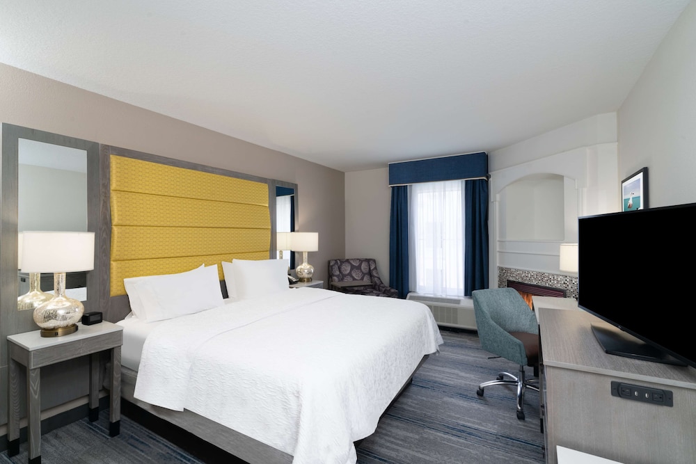 Hampton Inn and Suites Amelia Island Historic Harbor Front — Hotel rooms in Amelia Island, Florida