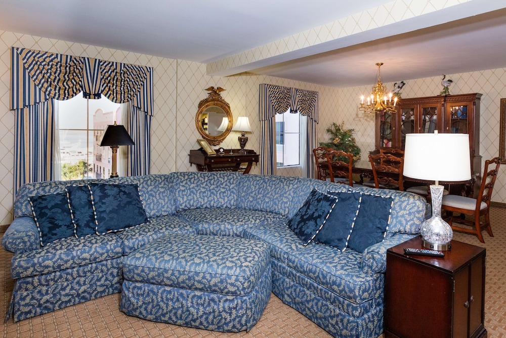 Hampton Inn and Suites Amelia Island Historic Harbor Front — Hotel rooms in Amelia Island, Florida