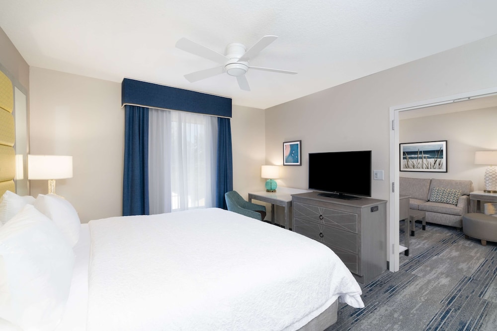 Hampton Inn and Suites Amelia Island Historic Harbor Front — Hotel rooms in Amelia Island, Florida
