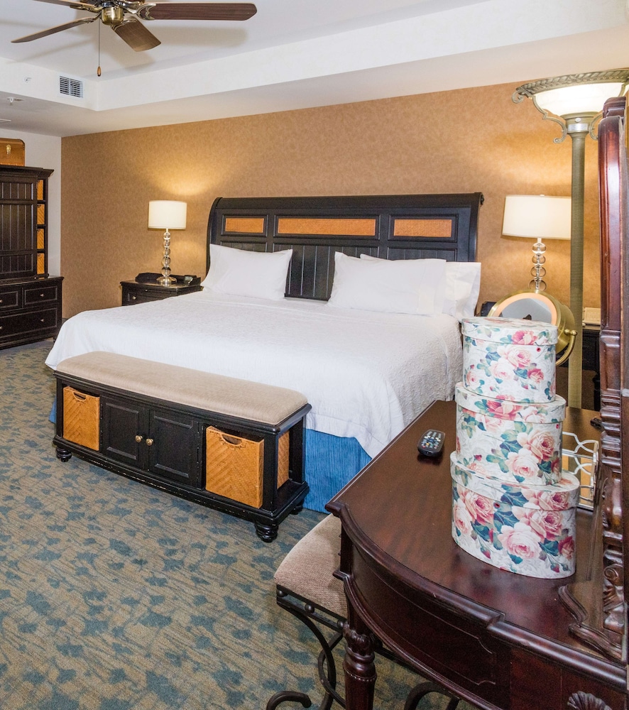 Hampton Inn and Suites Amelia Island Historic Harbor Front — Hotel rooms in Amelia Island, Florida