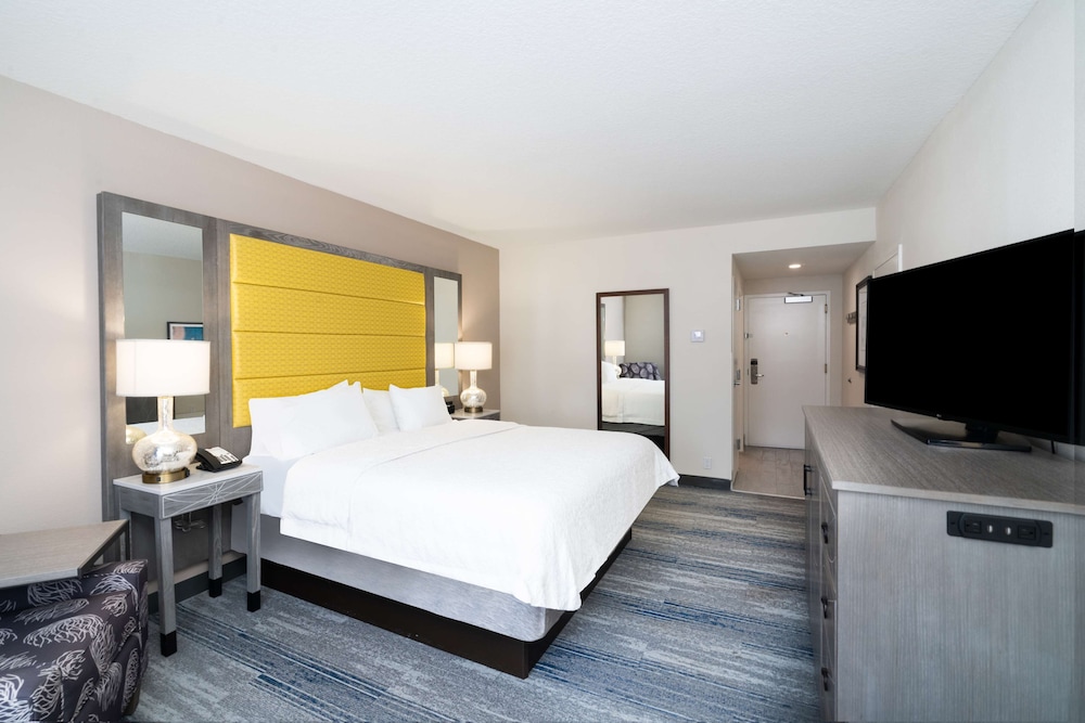 Hampton Inn and Suites Amelia Island Historic Harbor Front — Hotel rooms in Amelia Island, Florida