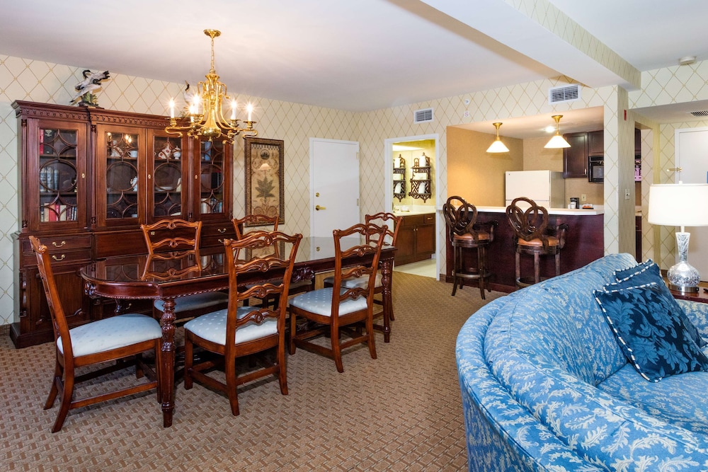 Hampton Inn and Suites Amelia Island Historic Harbor Front — Hotel rooms in Amelia Island, Florida