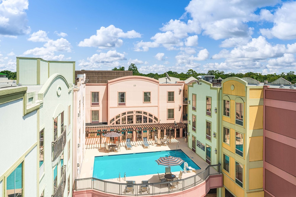 Hampton Inn and Suites Amelia Island Historic Harbor Front — Swimming pool in Amelia Island, Florida