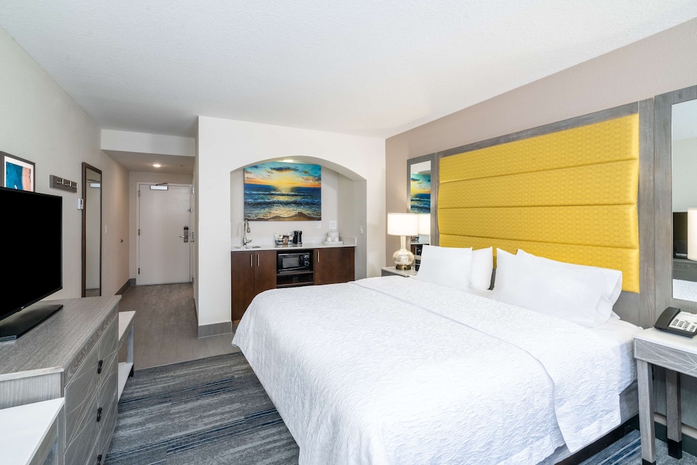 Hampton Inn and Suites Amelia Island Historic Harbor Front — Hotel rooms in Amelia Island, Florida
