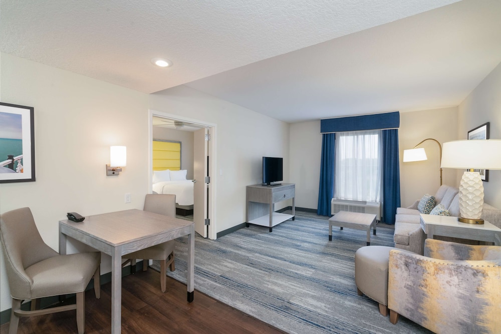 Hampton Inn and Suites Amelia Island Historic Harbor Front — Hotel rooms in Amelia Island, Florida