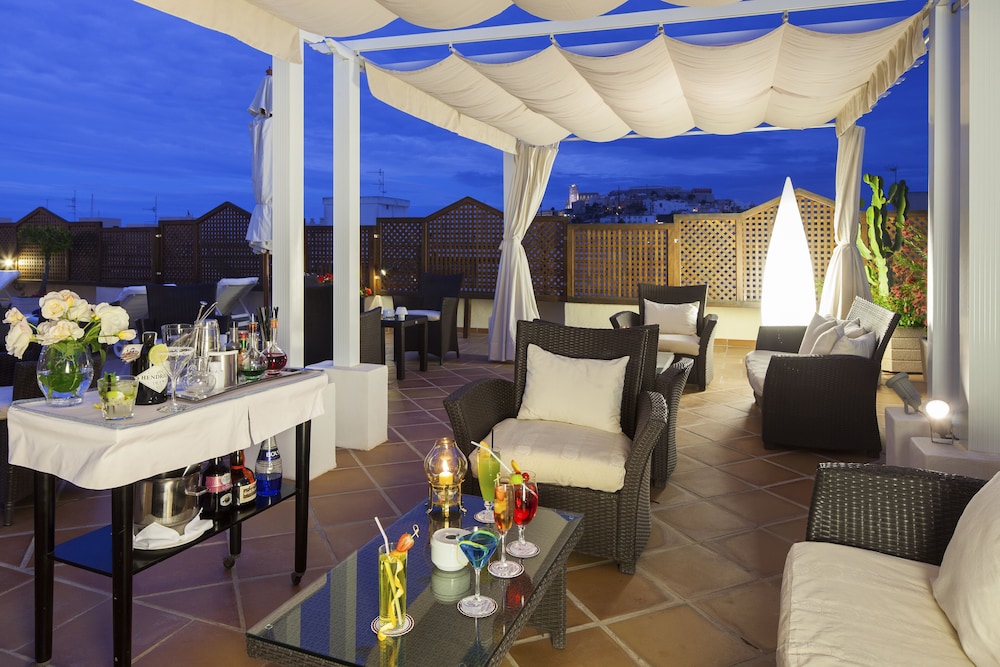 Hotel Royal Plaza — Restaurant & bars in Ibiza Town, Balearic Islands