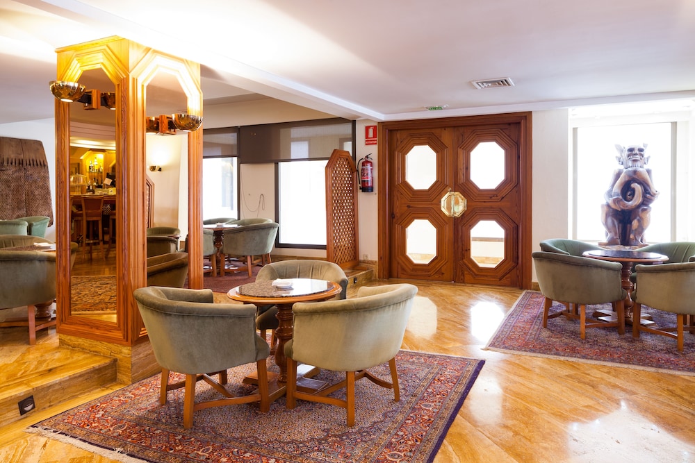 Hotel Royal Plaza — Hotel building in Ibiza Town, Balearic Islands