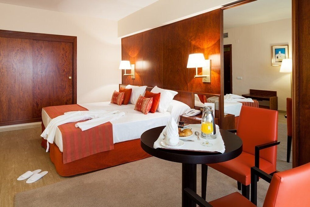 Hotel Royal Plaza — Hotel rooms in Ibiza Town, Balearic Islands