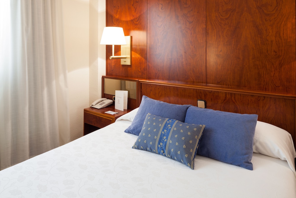 Hotel Royal Plaza — Hotel rooms in Ibiza Town, Balearic Islands