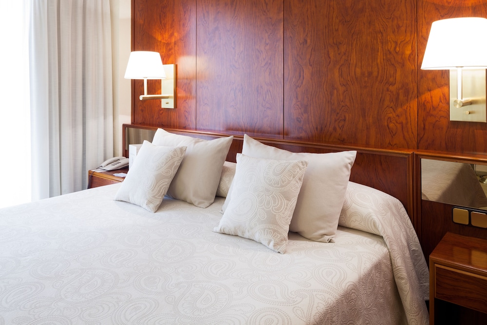 Hotel Royal Plaza — Hotel rooms in Ibiza Town, Balearic Islands