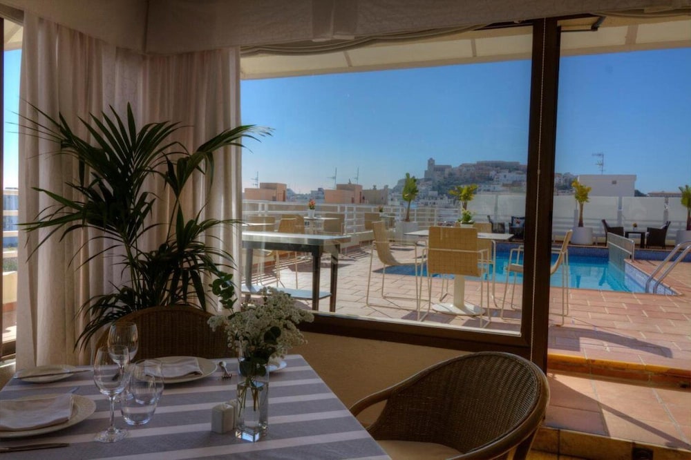 Hotel Royal Plaza — Restaurant & bars in Ibiza Town, Balearic Islands