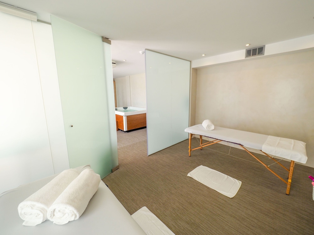 Hotel Royal Plaza — Hotel rooms in Ibiza Town, Balearic Islands