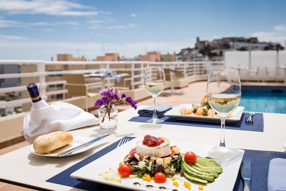 Hotel Royal Plaza — Restaurant & bars in Ibiza Town, Balearic Islands